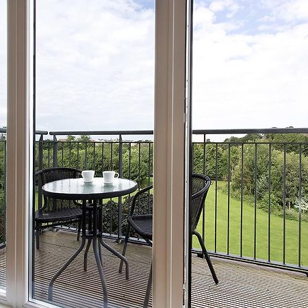 Lochend Park View Apartment Edinburgh Oda fotoğraf