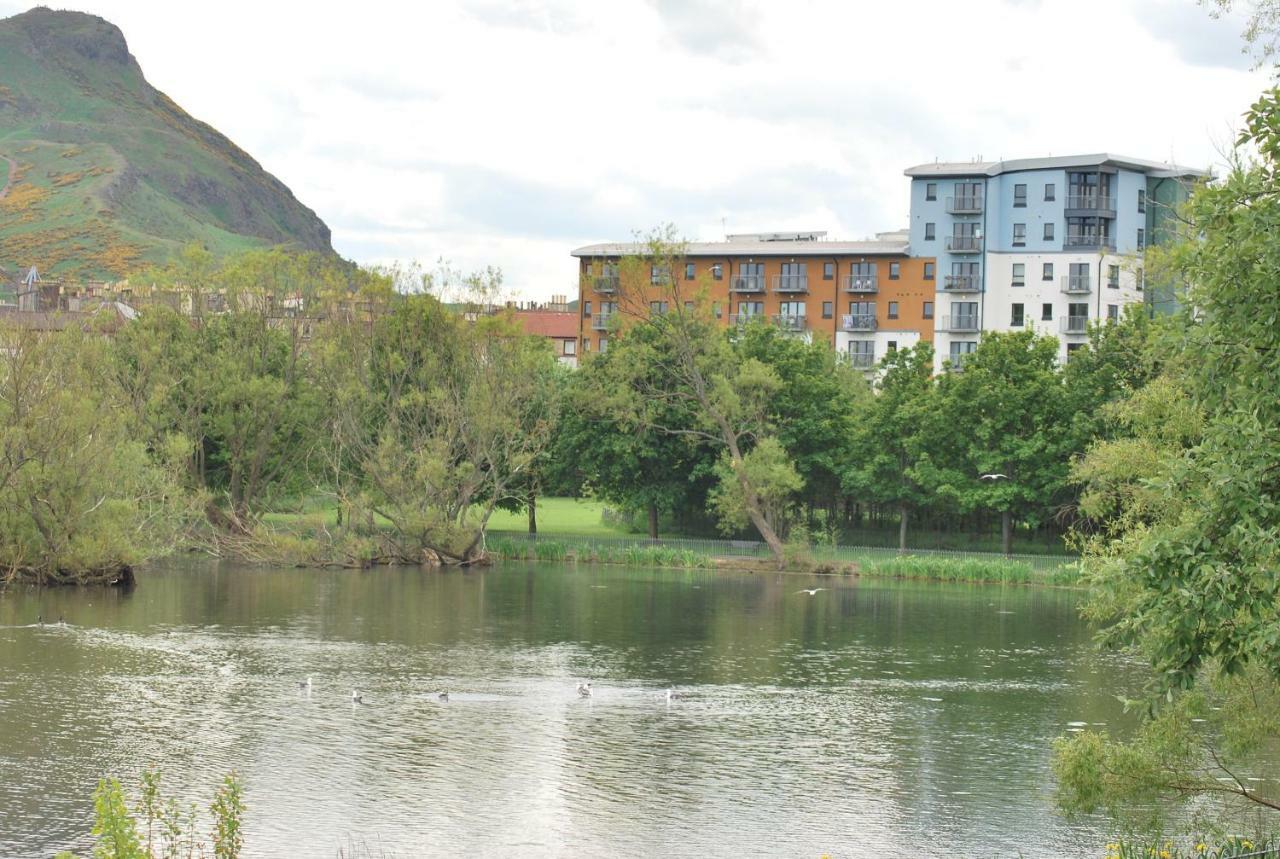 Lochend Park View Apartment Edinburgh Dış mekan fotoğraf