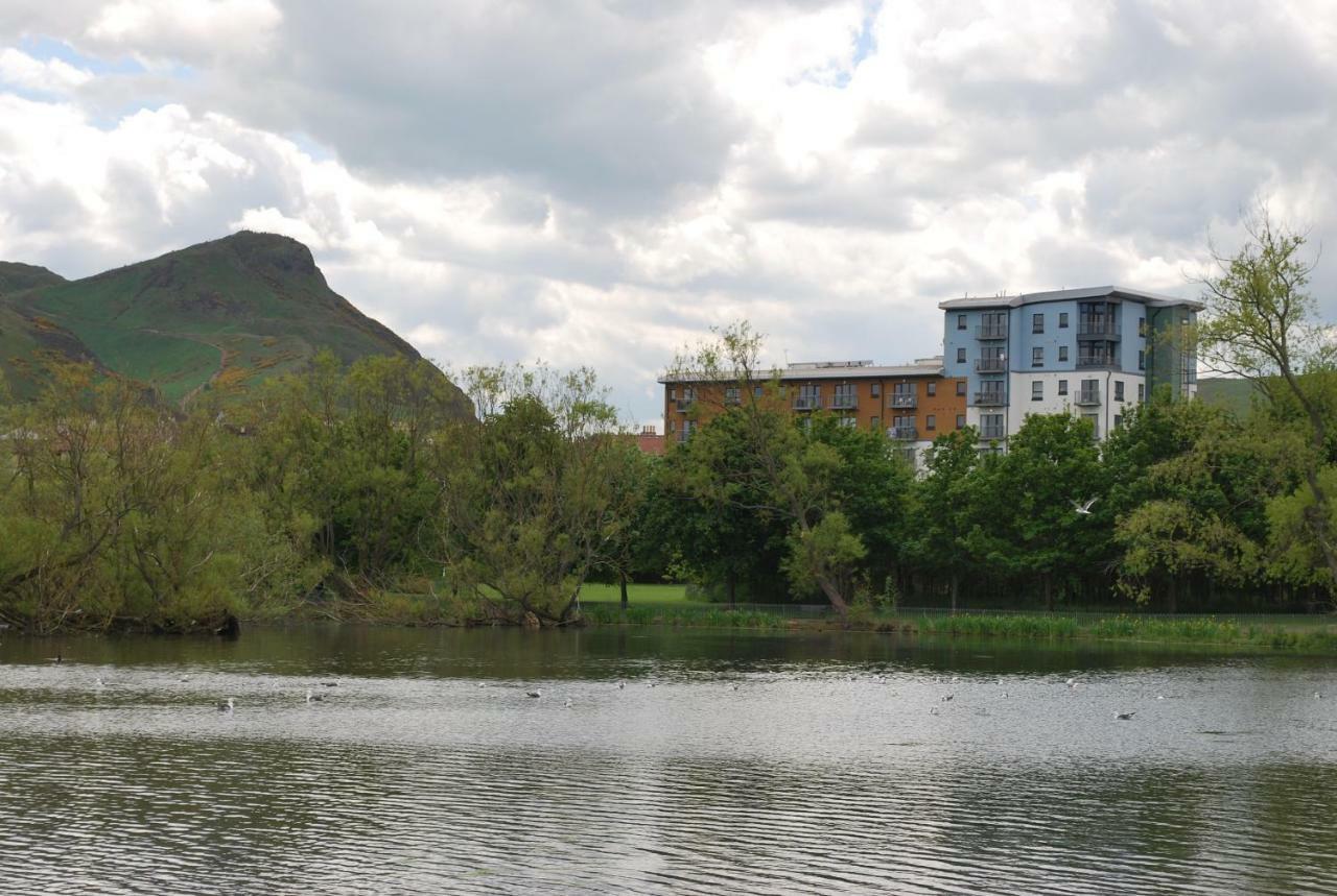 Lochend Park View Apartment Edinburgh Dış mekan fotoğraf